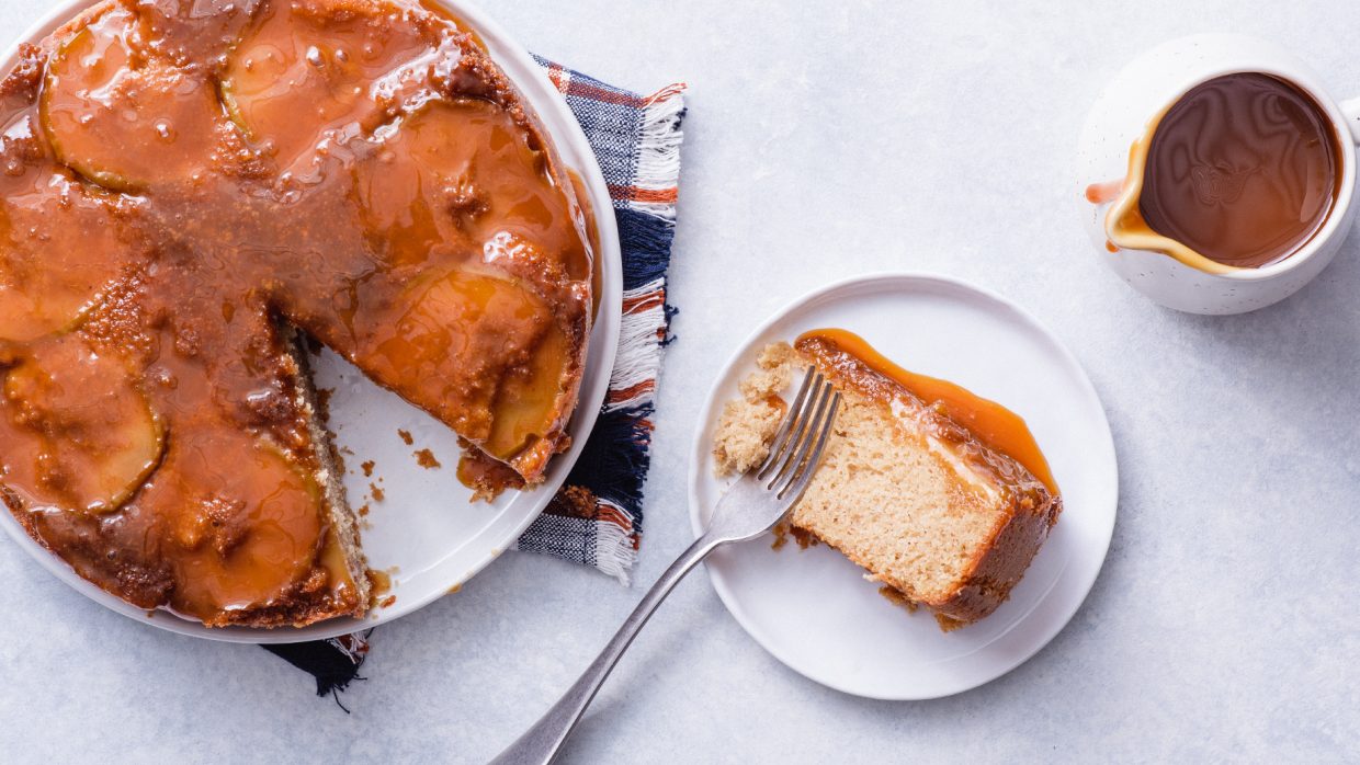 Q4 Premier Aug Social Recipe Gluten Free Caramel Apple Cake web